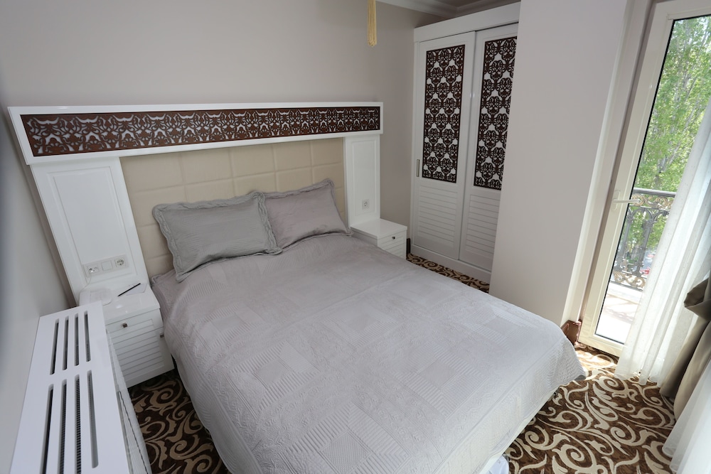 K SUITES HOTEL 16/58