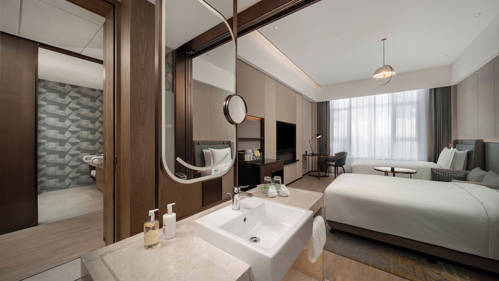 HOLIDAY INN Changchun Jingyue 47/48