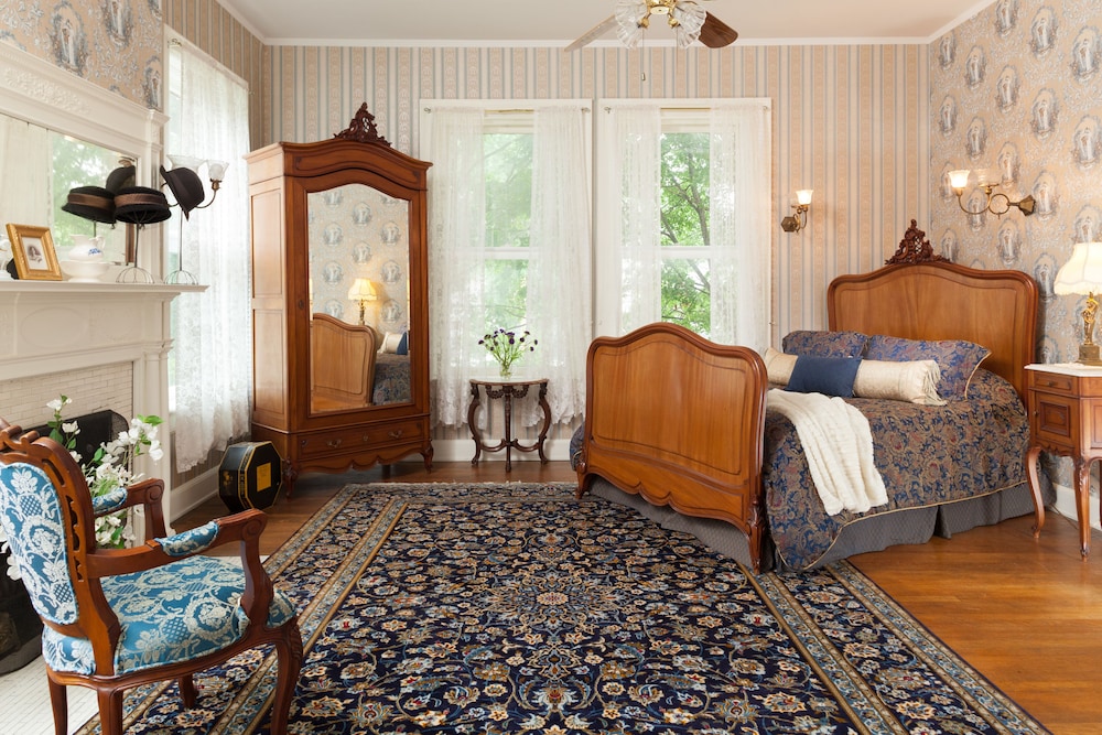 Vrooman Mansion Bloomington 27/72