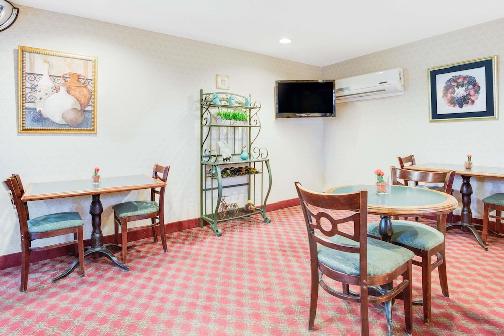 Microtel Inn Greensboro 38/54