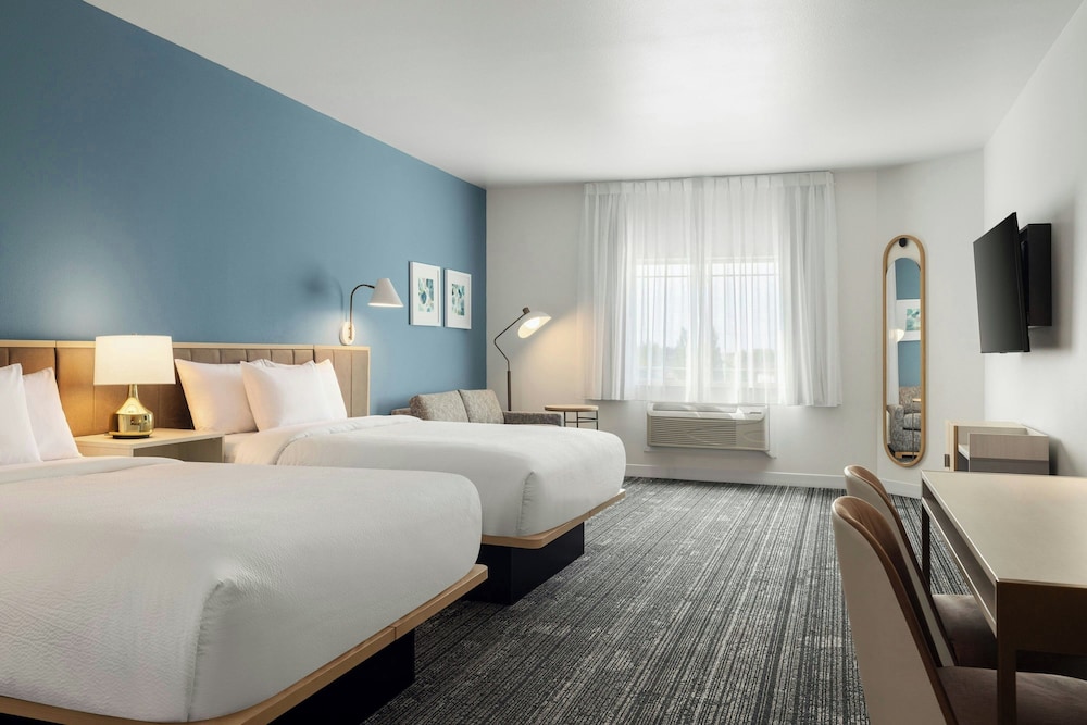 Deluxe, Suite, 2 Queen Beds, Sofa