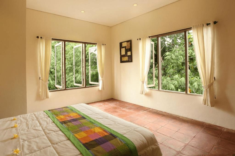 Deluxe, Balcony