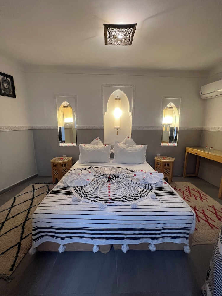 COMFORT, DOUBLE OR TWIN BED, PRIVATE BATHROOM