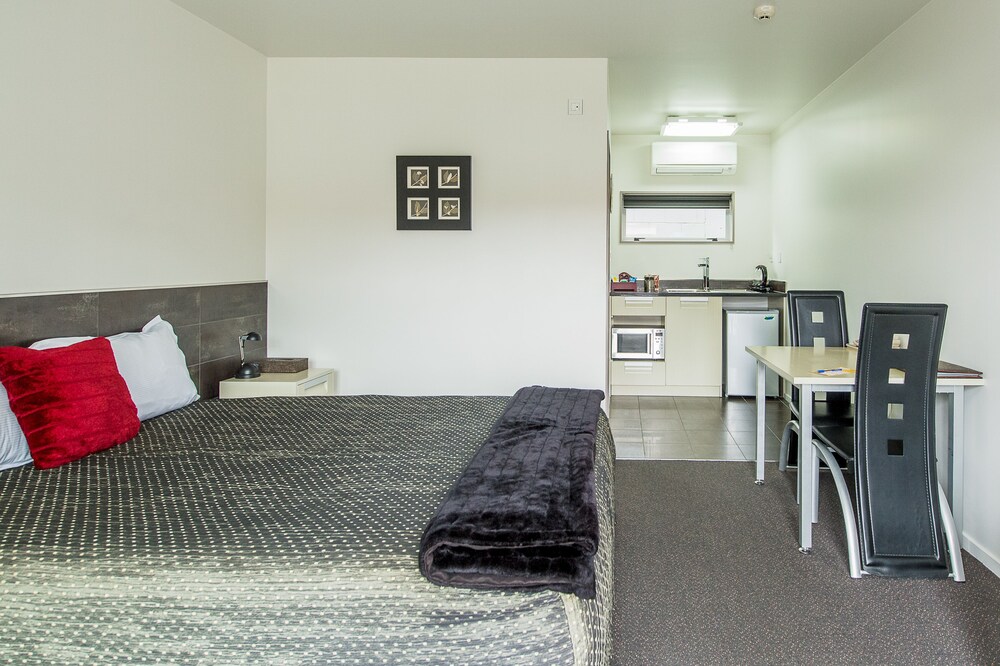 151 On London Motel 16/42