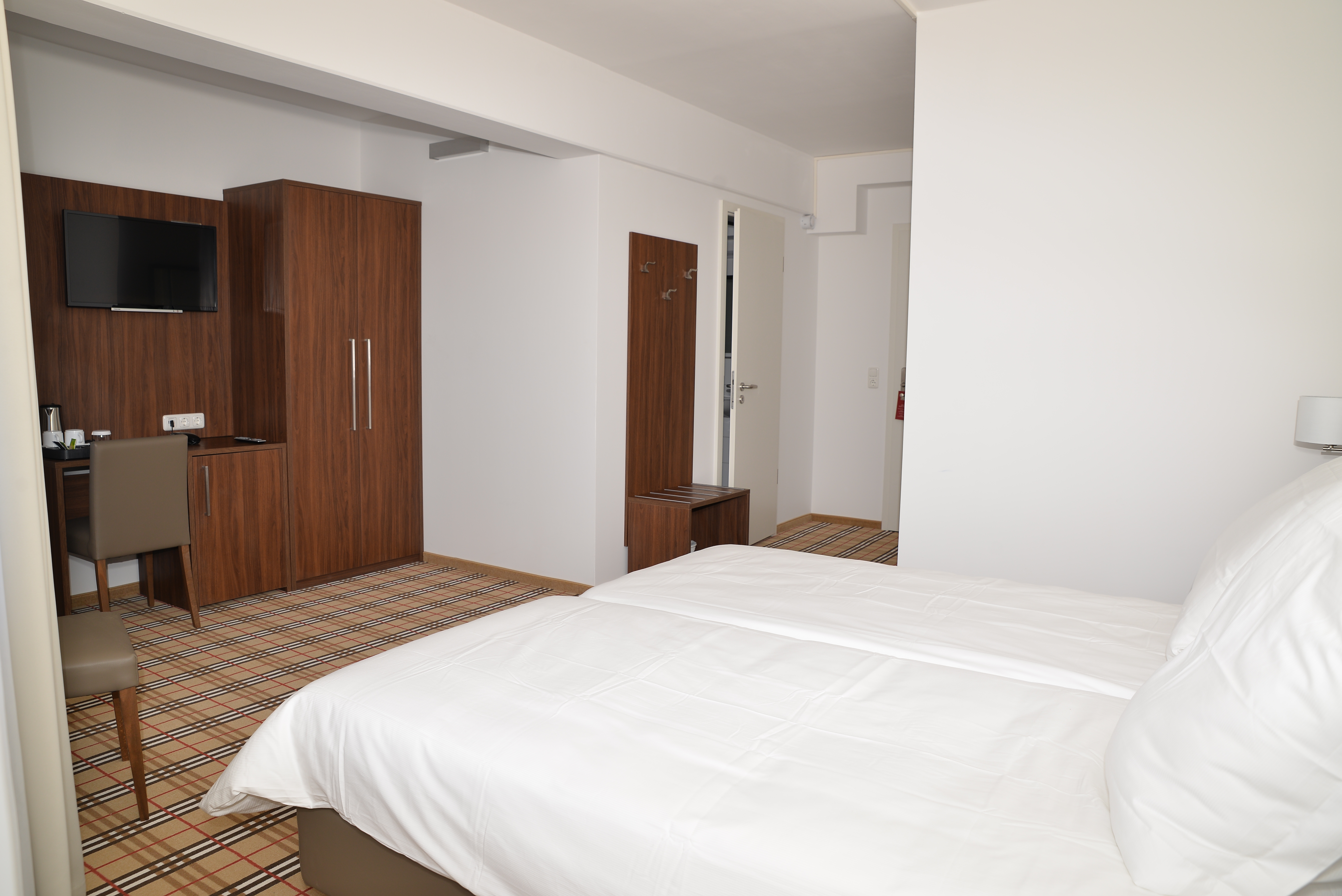 DELUXE, DOUBLE BED