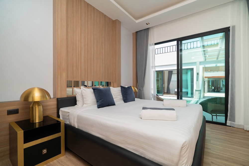 4 Bedrooms, Pool, Central, Deluxe, Villa, 4 King Beds، Rawai Vip Villas Kids Park And Spa 2/7