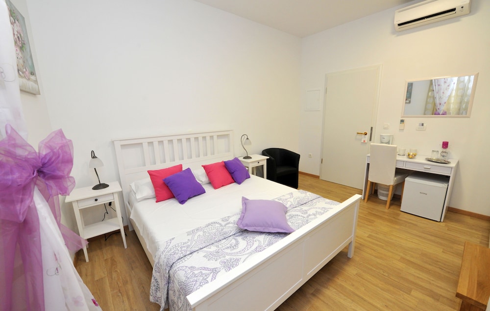 Nirvana Luxury Rooms 44/82