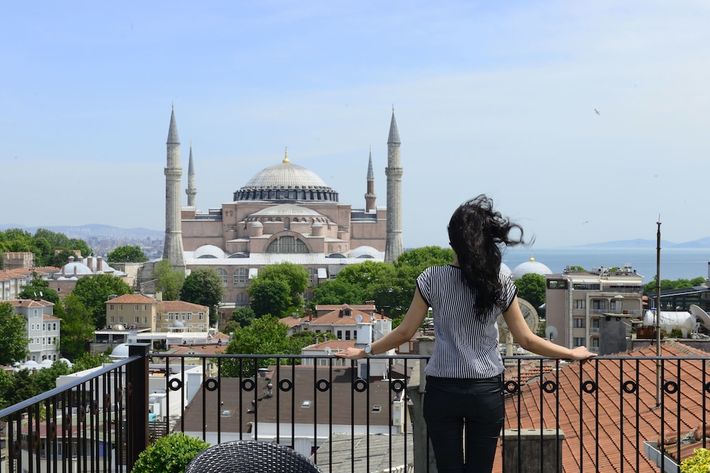 Agora Life Hotel Istanbul 46/50