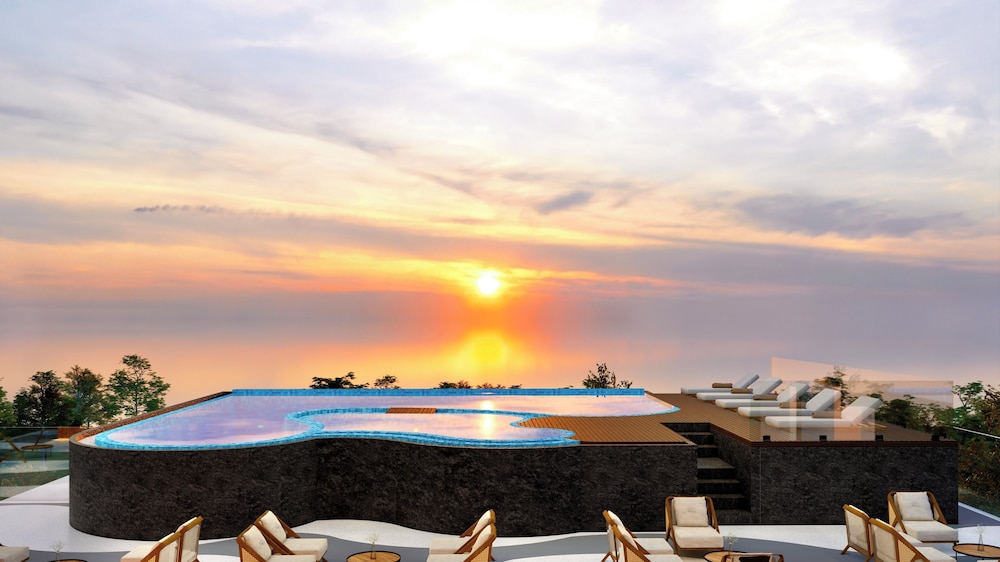 THE SAND Suites & Villas 42/50