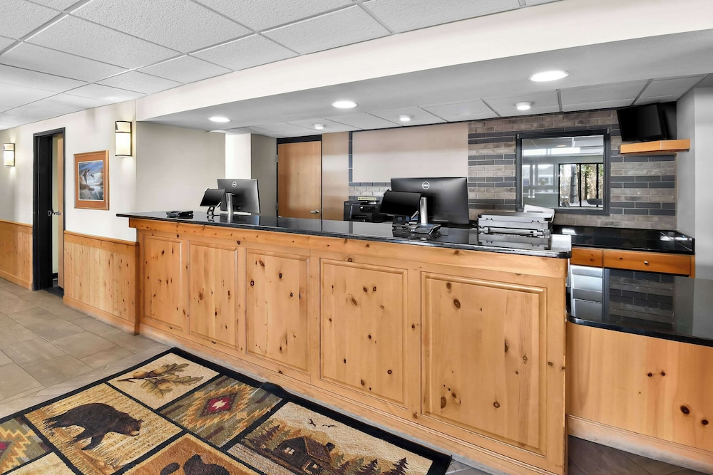 Quality Inn Ladysmith, WI 8/46