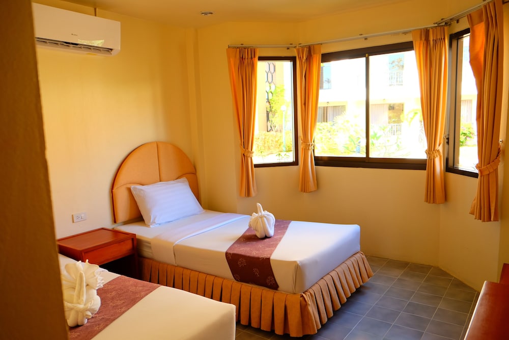 New Travel Beach Resort 18/68