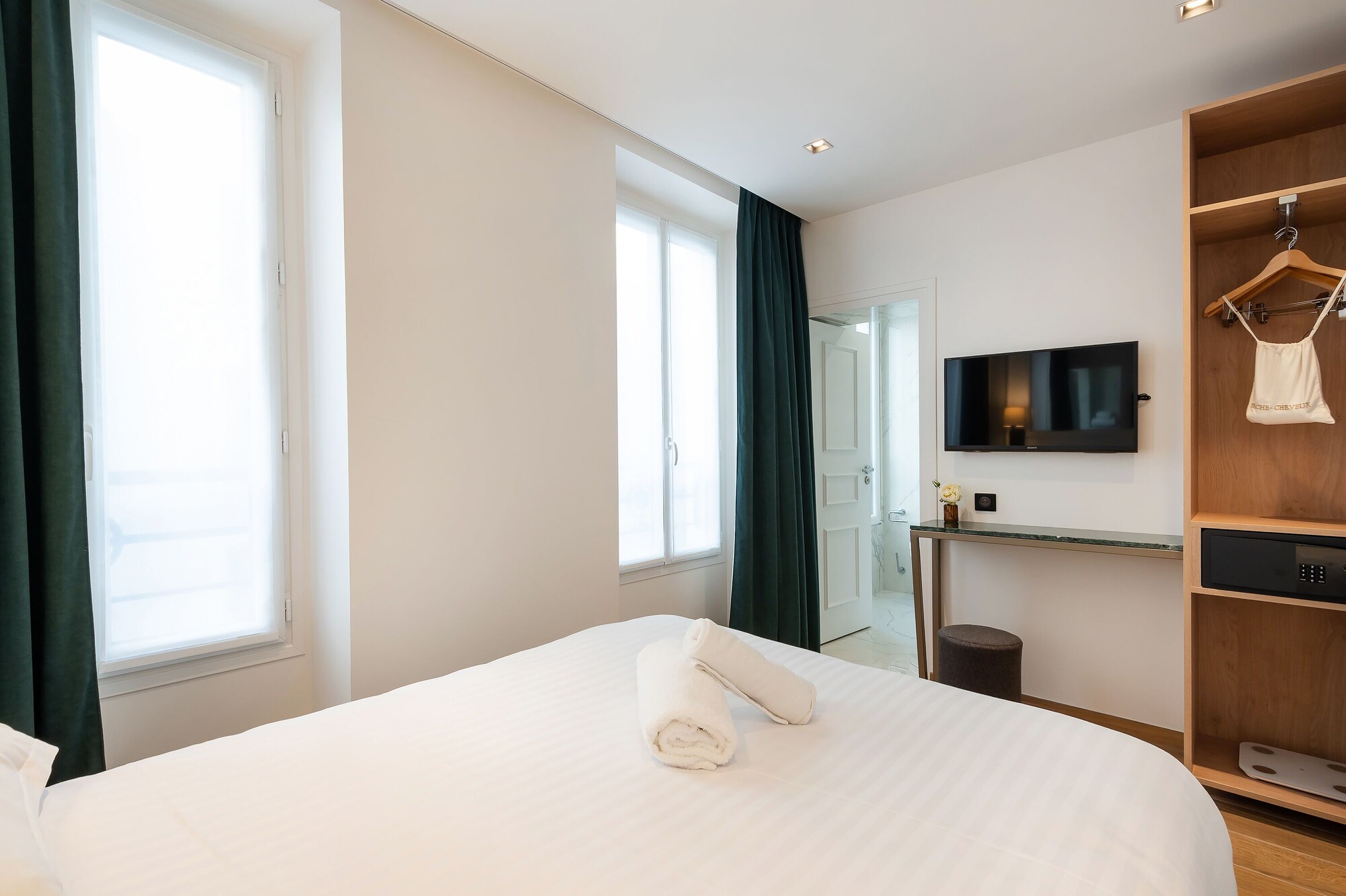 SUPERIOR, DOUBLE BED