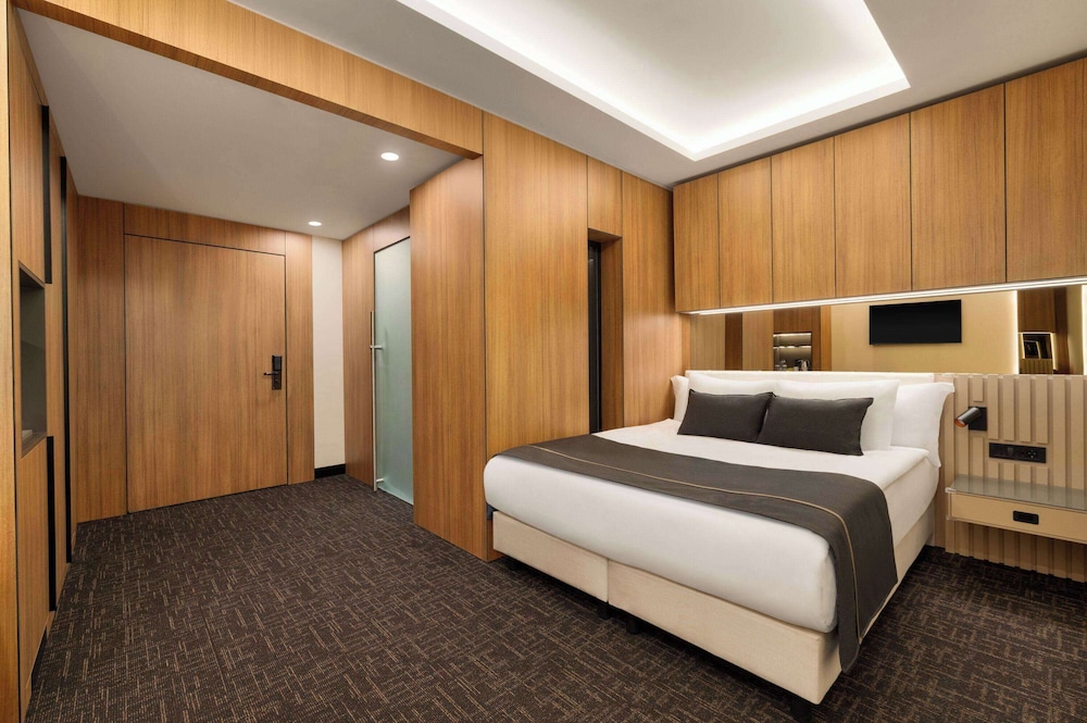 EXECUTIVE, KING BED, CITY VIEW