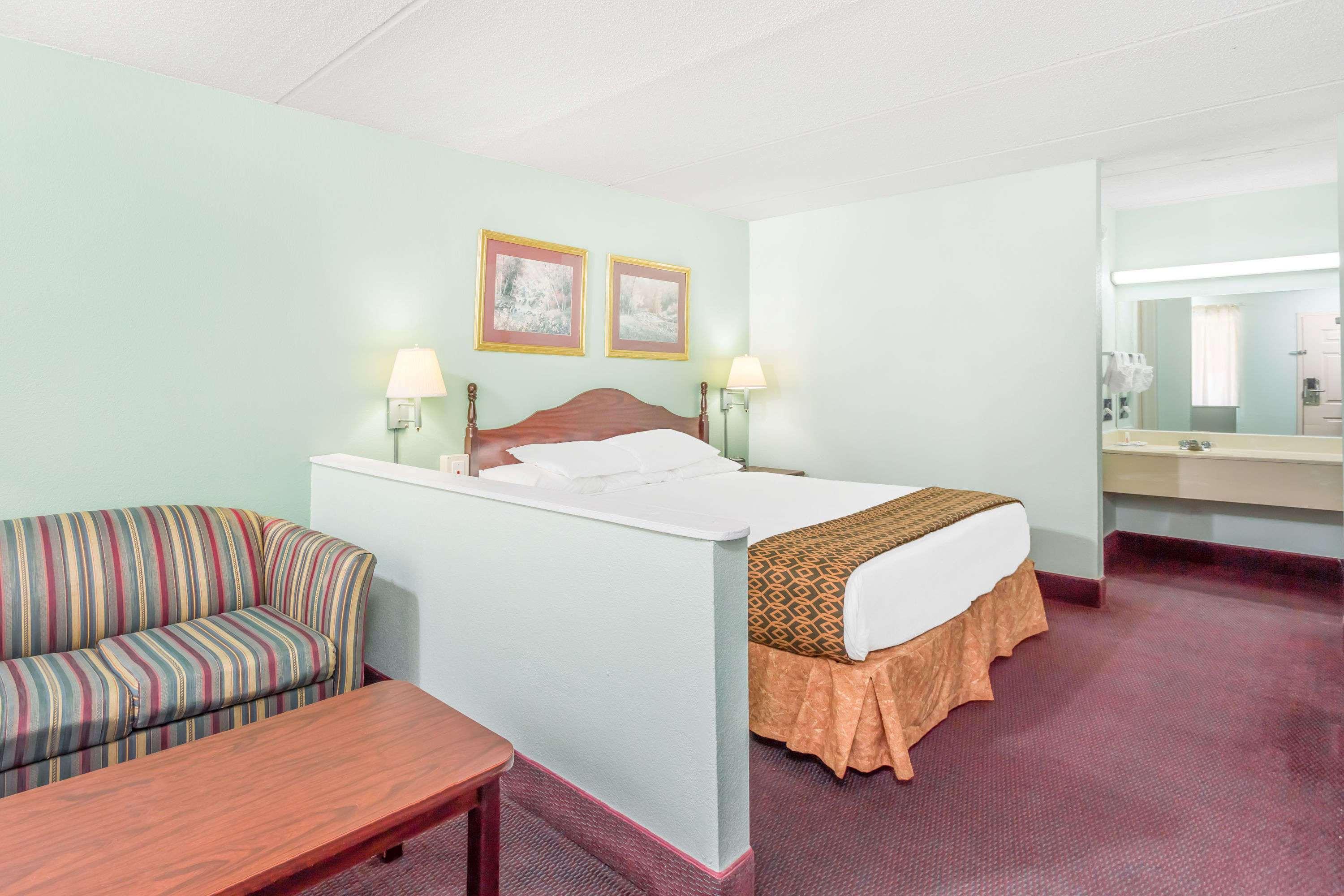 Days Inn by Wyndham Lavonia 7/15