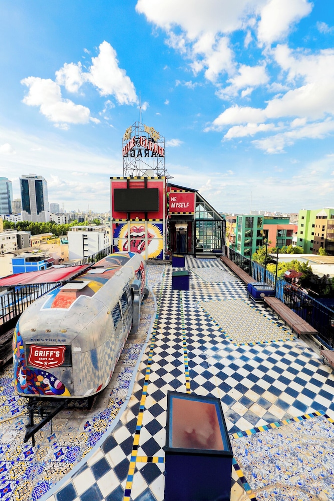 Mestyle Garage Hotel 78/86