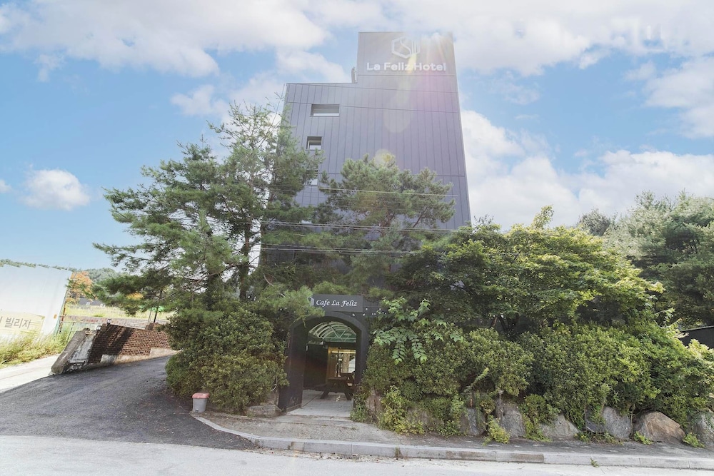 HOTEL RIVERSIDECOZY 40/50