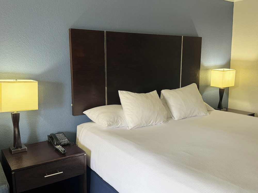 Pacific Inn 33/65