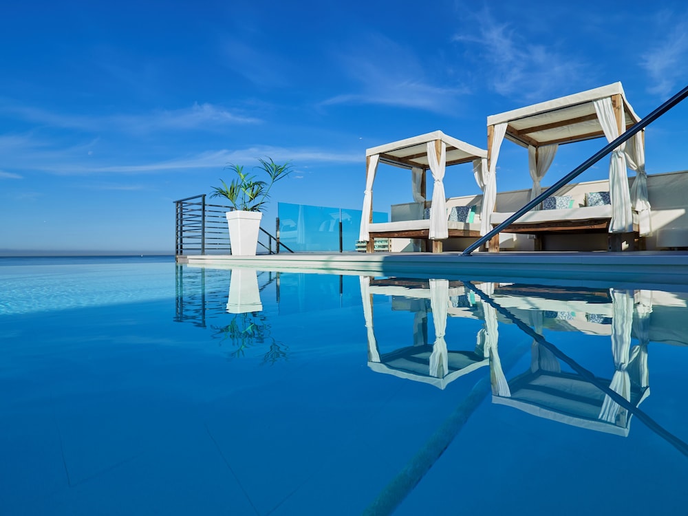 BQ Aguamarina Boutique Hotel 60/66