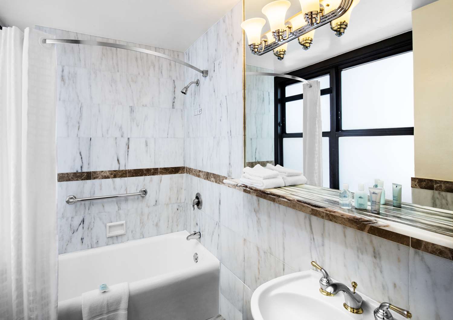 The New Yorker Hotel by Lotte Hotels 49/50