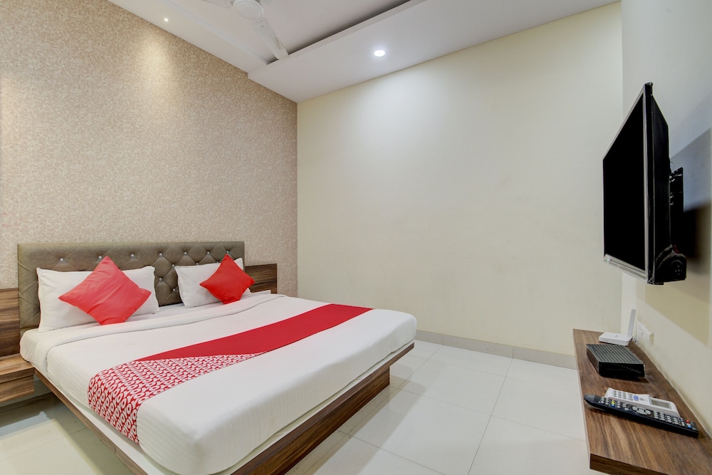 Oyo 11693 Hotel Sunshine 5/16
