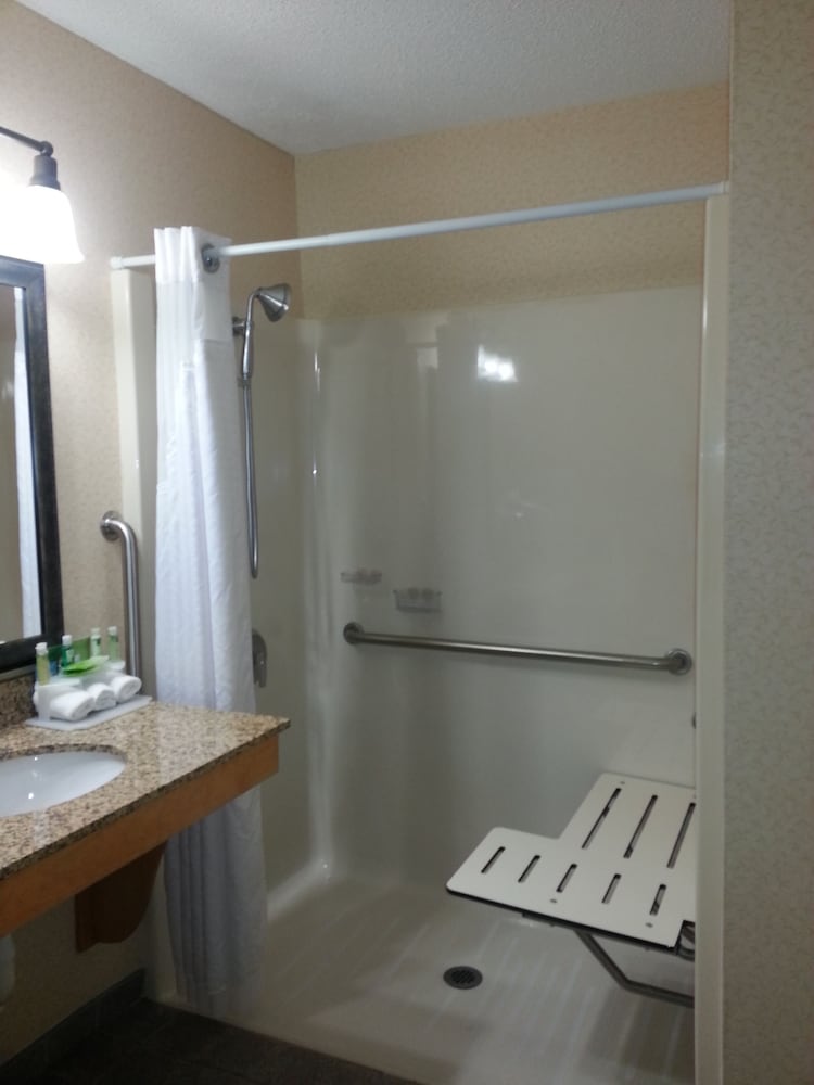 Holiday Inn Express Irwin (PA TPK Exit 67) 7/24