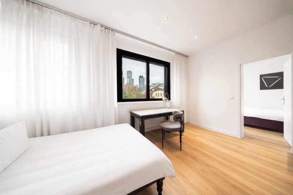 City, Suite, Futon Bed, Queen Bed