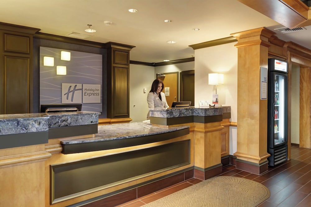 Holiday Inn Express Hotel Suites Warwick Providence Airport 7/43