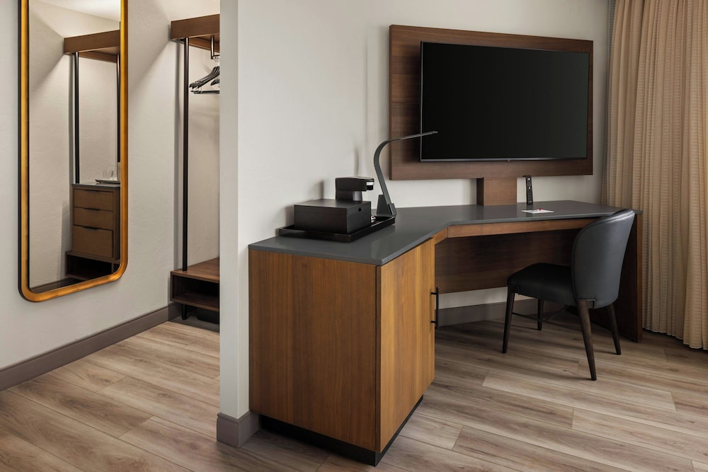 Oshkosh Waterfront Hotel & Conference Center 53/58