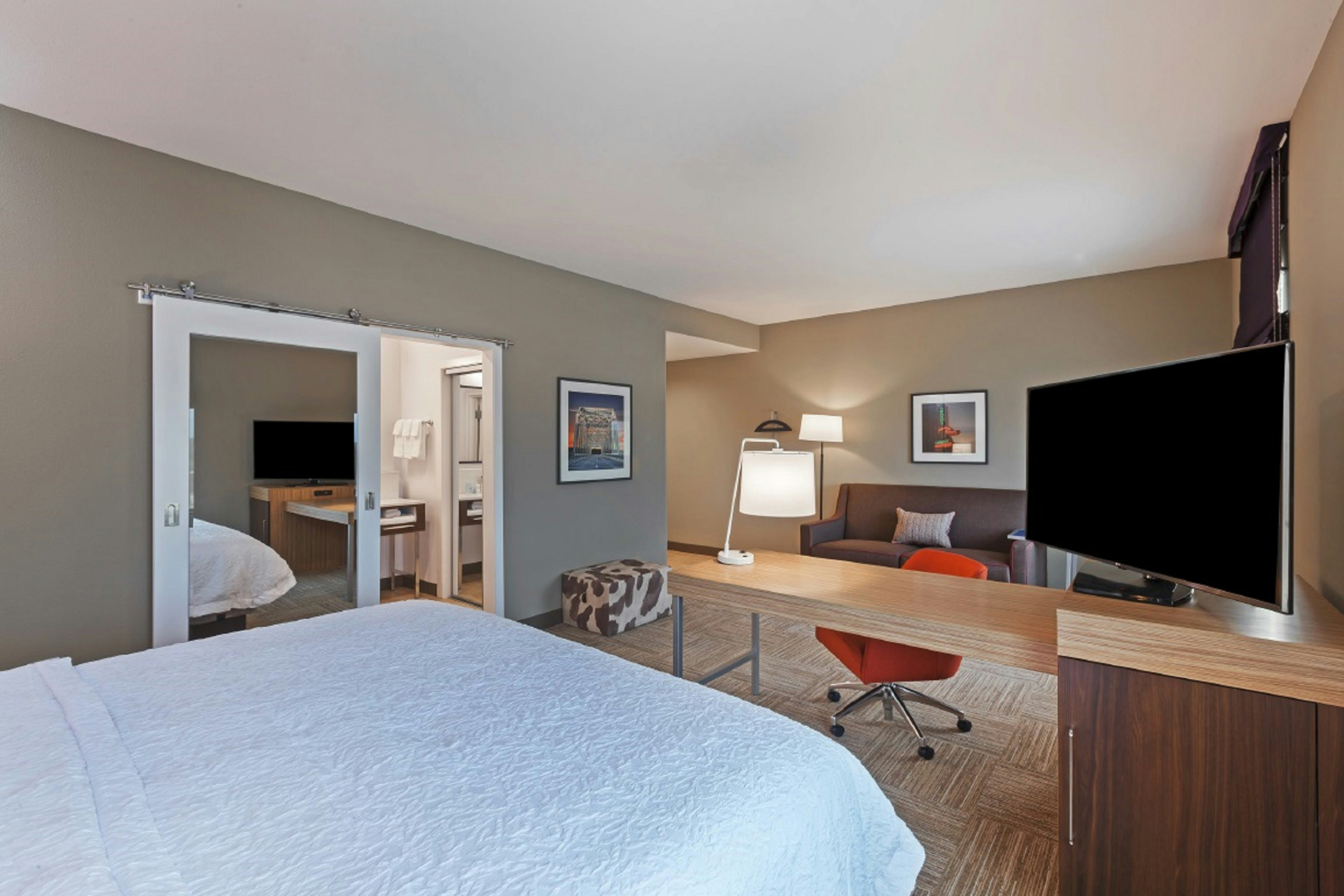 ROOM, KING BED, SOFA