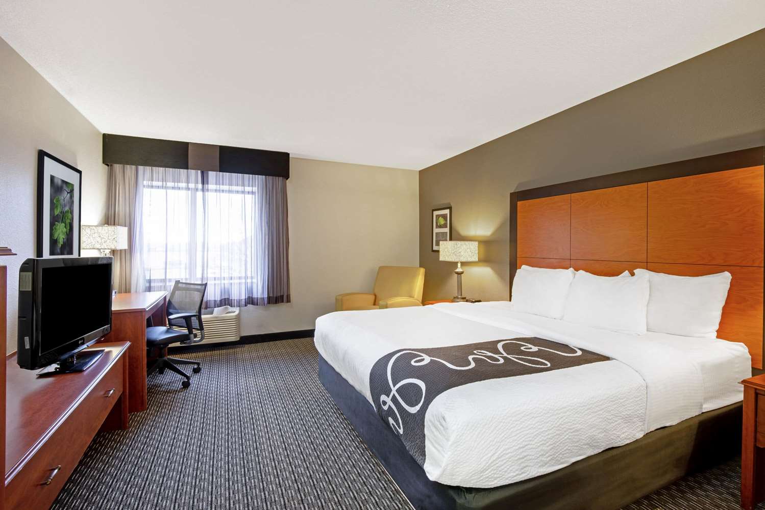 La Quinta Inn And Suites By Wyndham Harrisburg Airport Hershey 16/48
