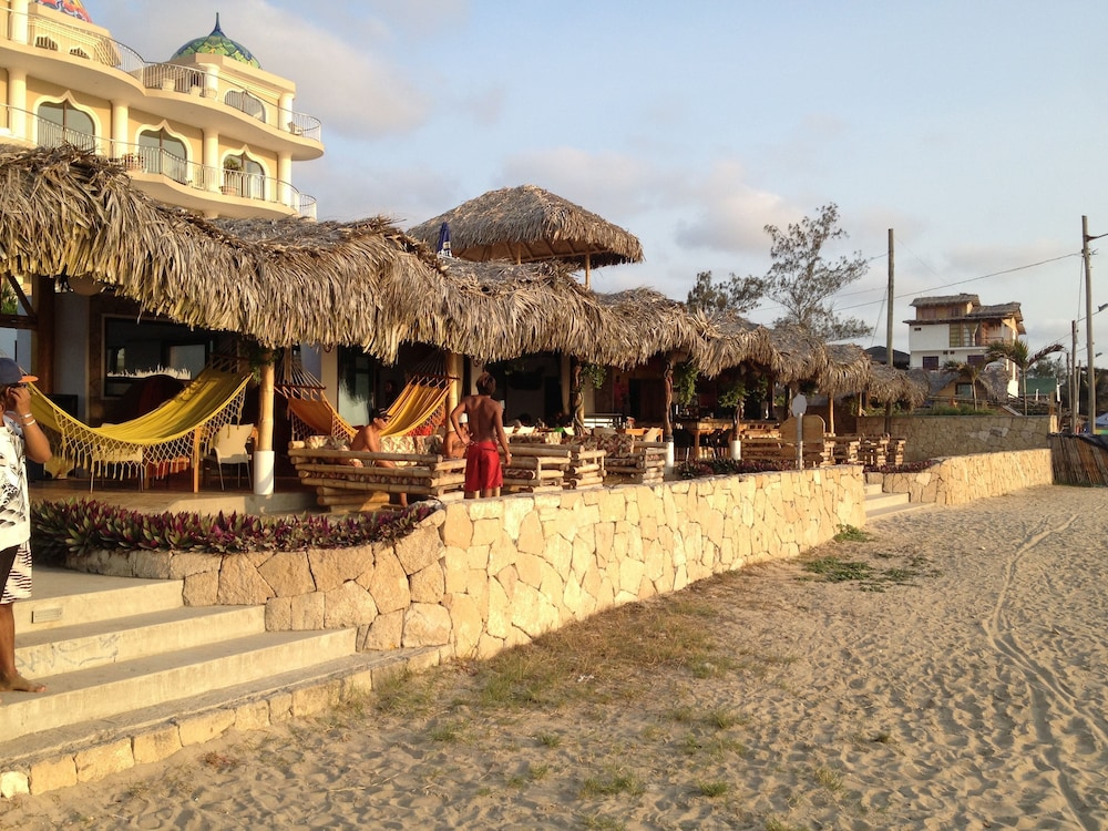 Dharma Beach Hotel 5/57