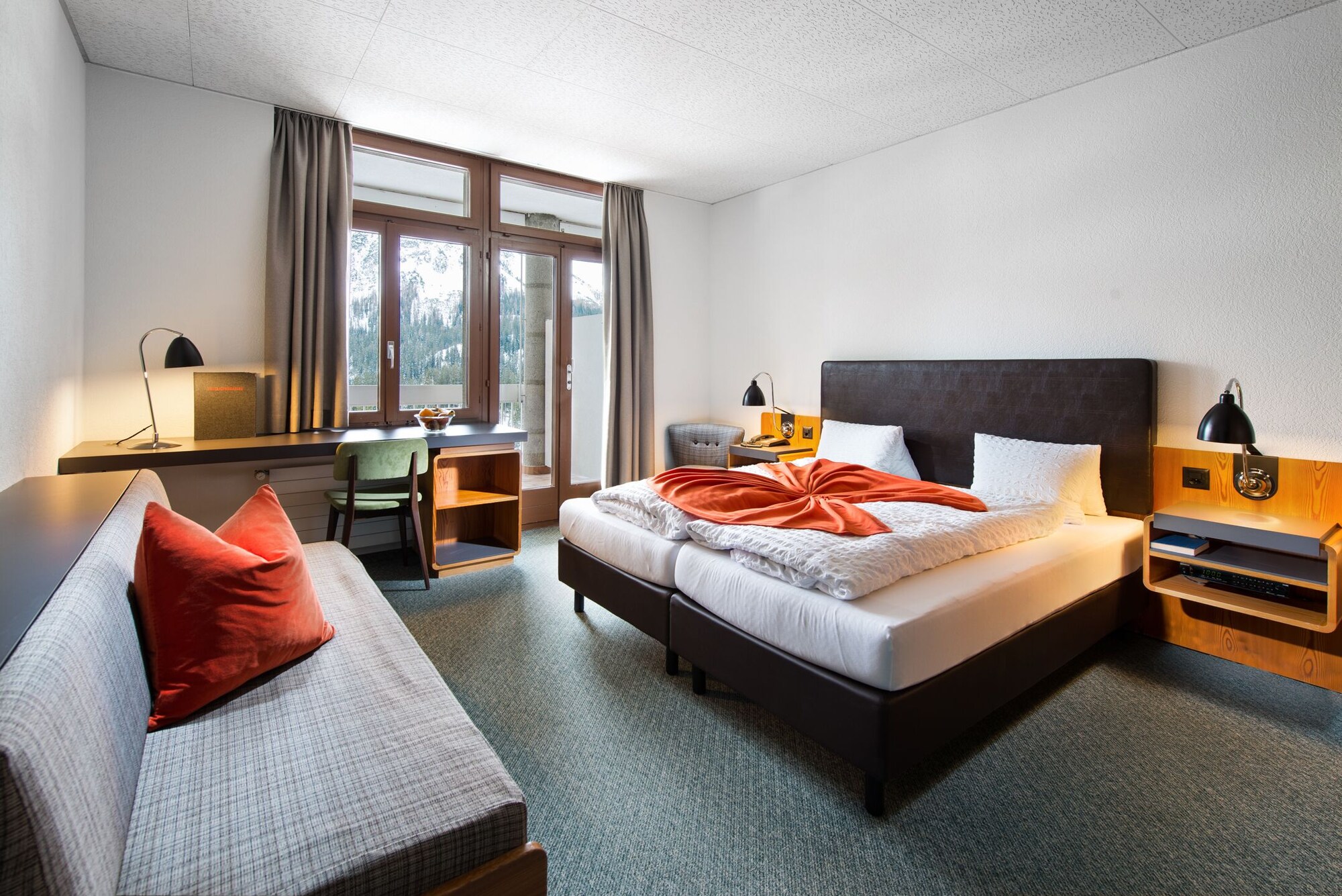 Maxi, Triple, Twin Beds, Mountain View, Sofa