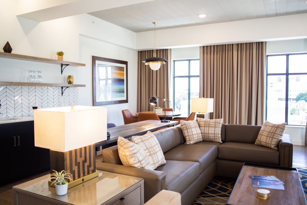 Hotel Indigo Hattiesburg 34/45