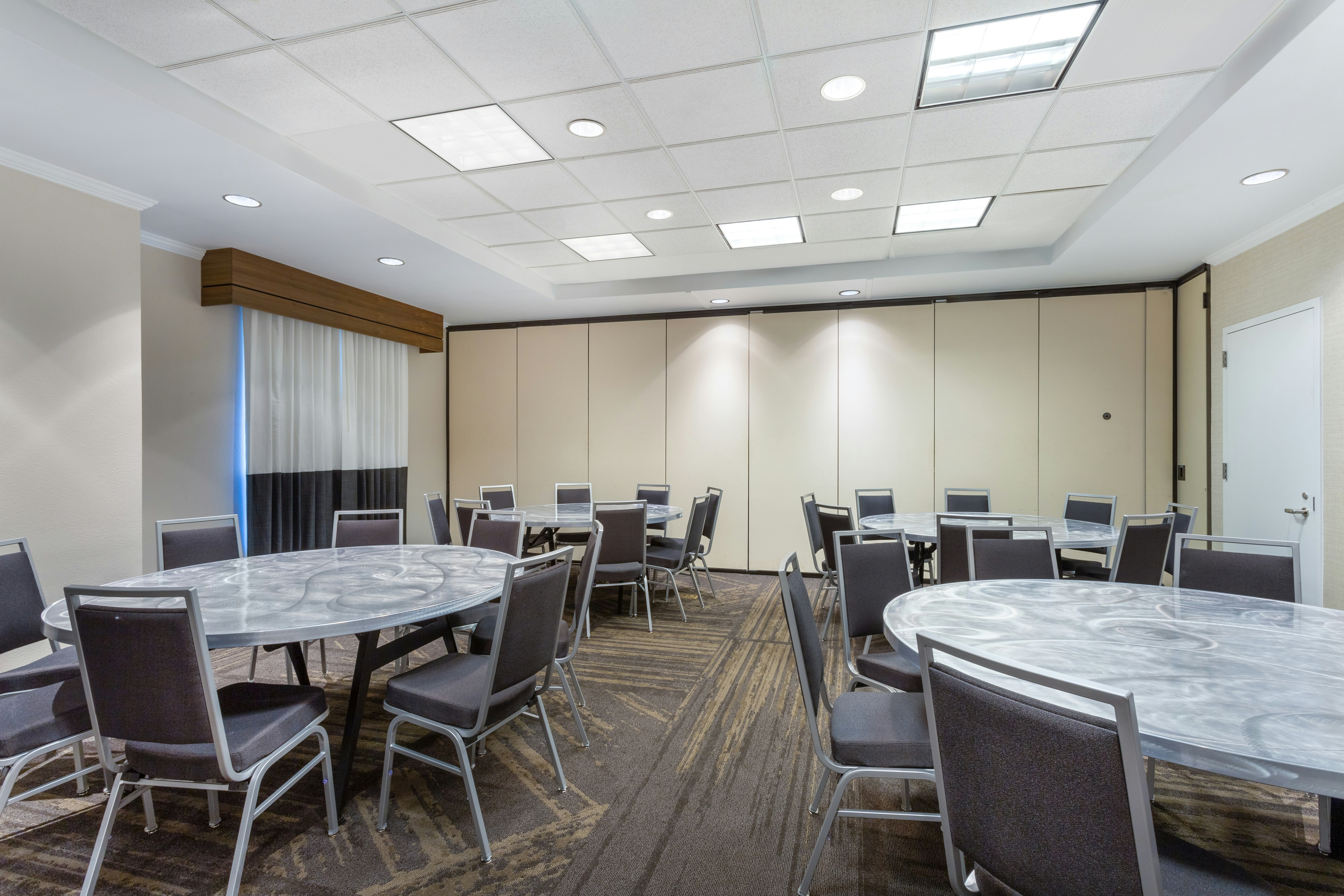 HILTON GARDEN INN ISLIP-MACARTHUR AIRPORT 38/48