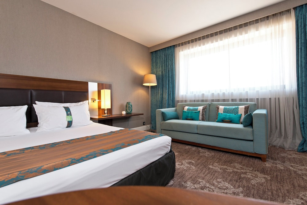 Standard, King Bed, Sofa