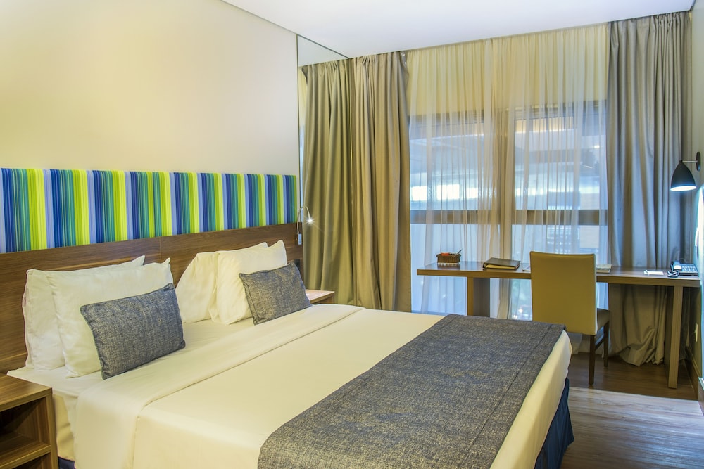 STANDARD, DOUBLE OR TWIN BED, ACCESSIBLE