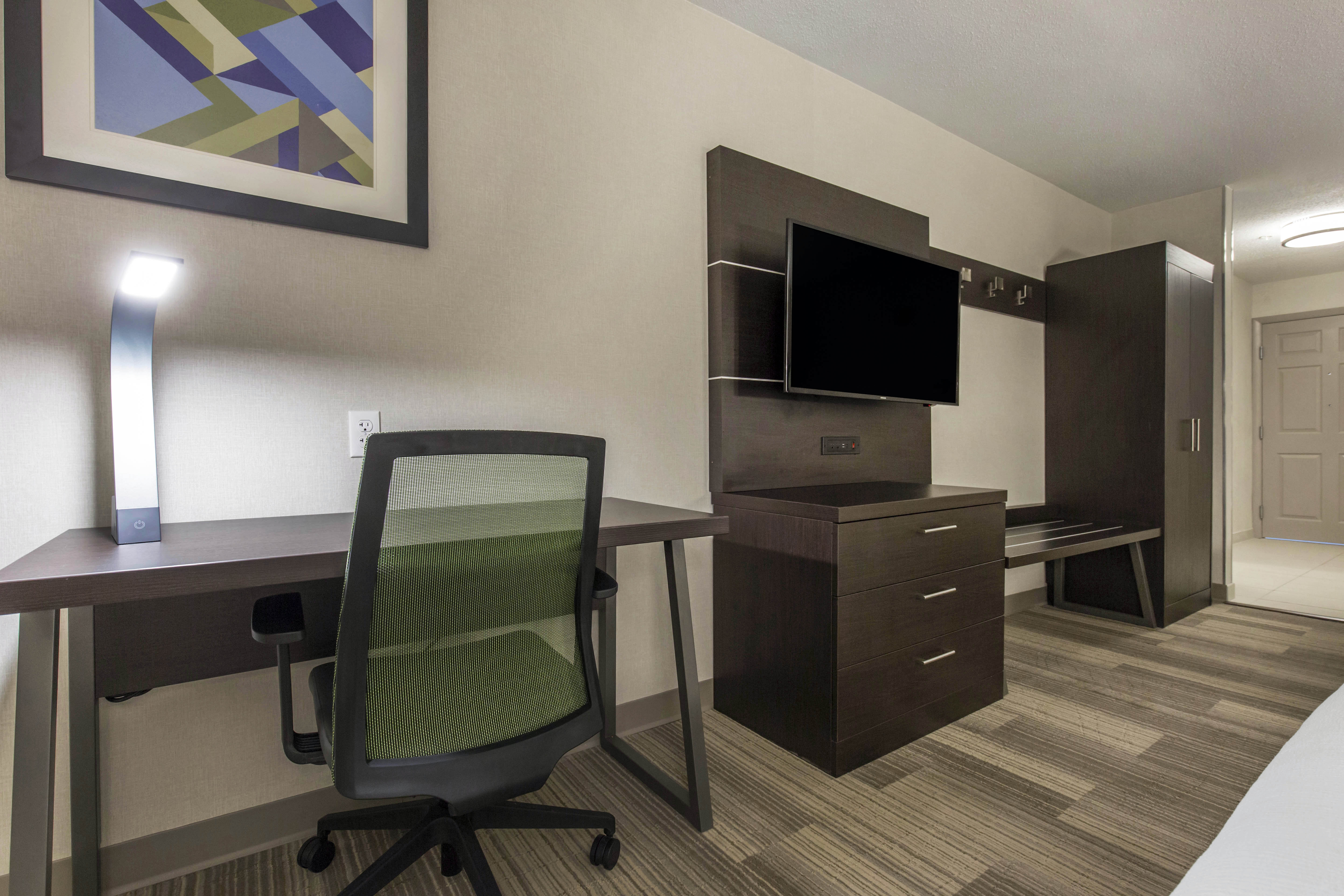 Holiday Inn Express and Suites Chicago West St Charles an IHG Hotel 64/72