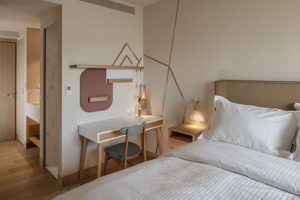 ROOM, DOUBLE BED, ACROPOLIS VIEW