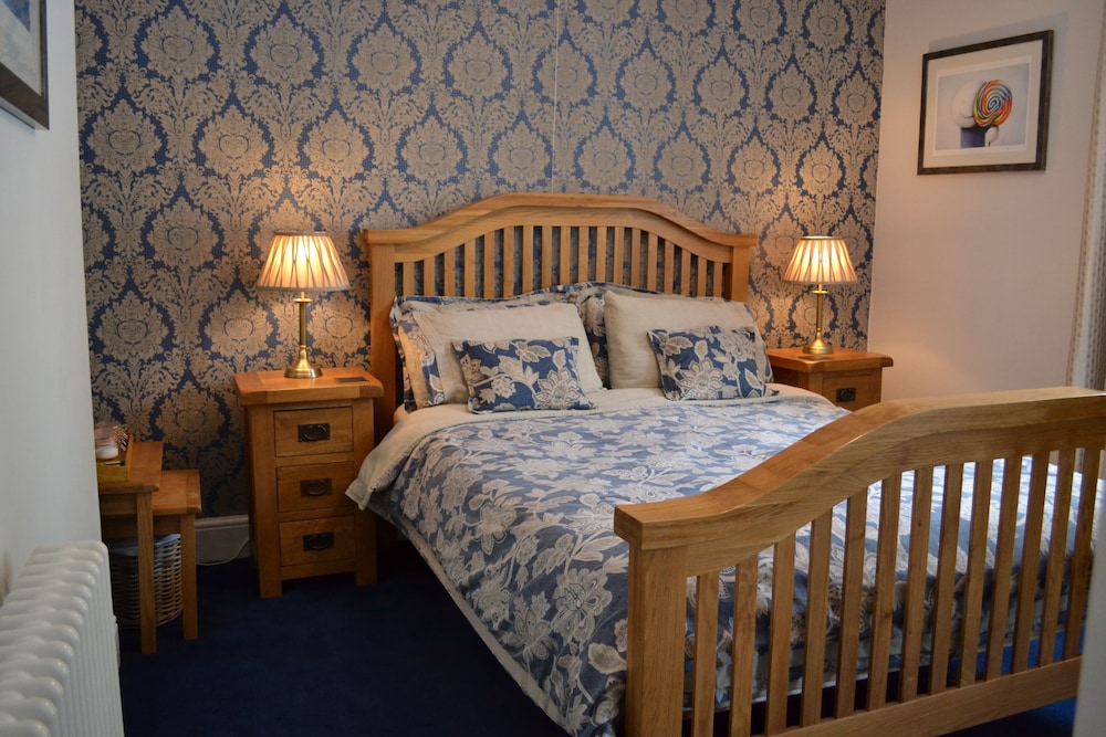 COED-Y-FRON GUEST HOUSE 13/30