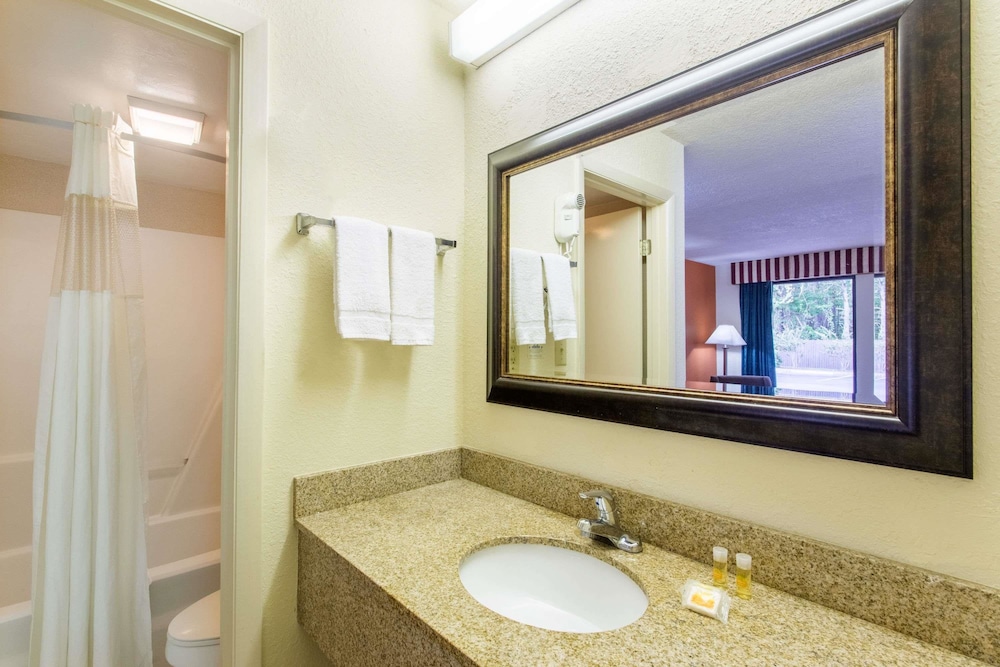 Days Inn By Wyndham Lake City I-10 16/35