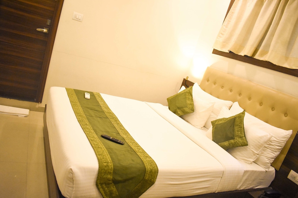 Hotel Mumbai International 3/22