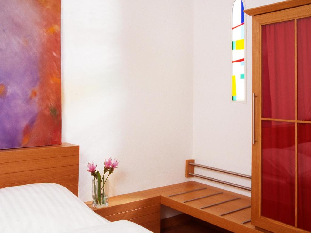 Standard single room