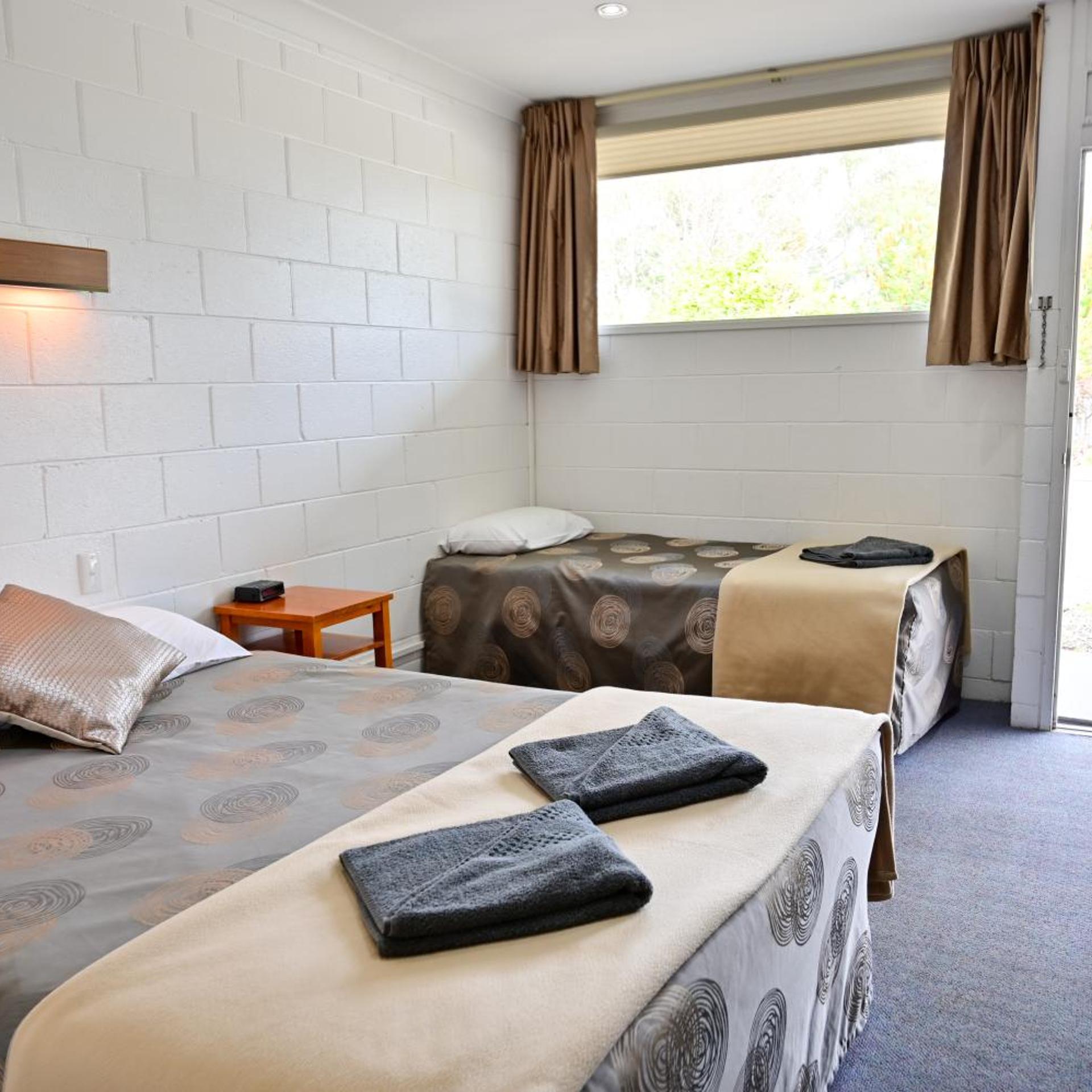 BYER FOUNTAIN MOTOR INN 18/50