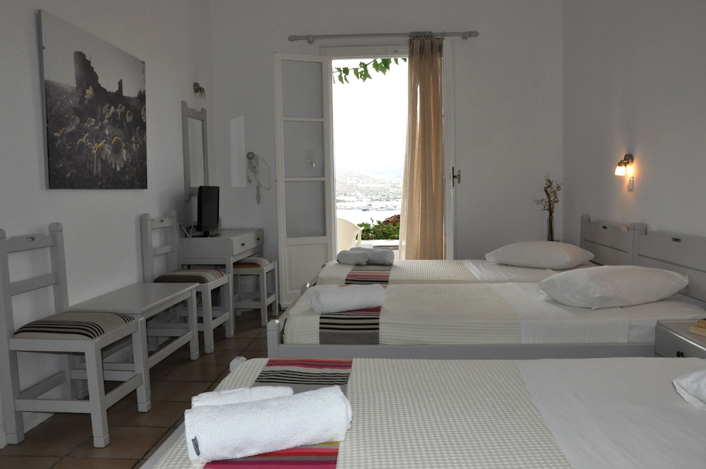 Akrotiri Hotel 25/68
