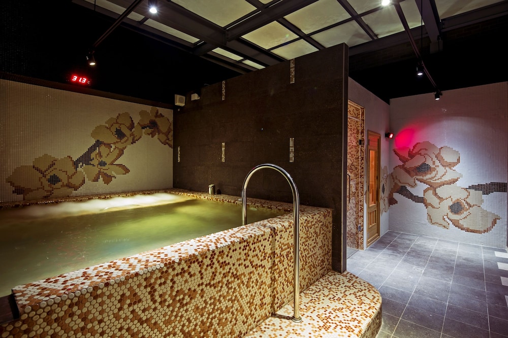 The HO Hotel 39/60