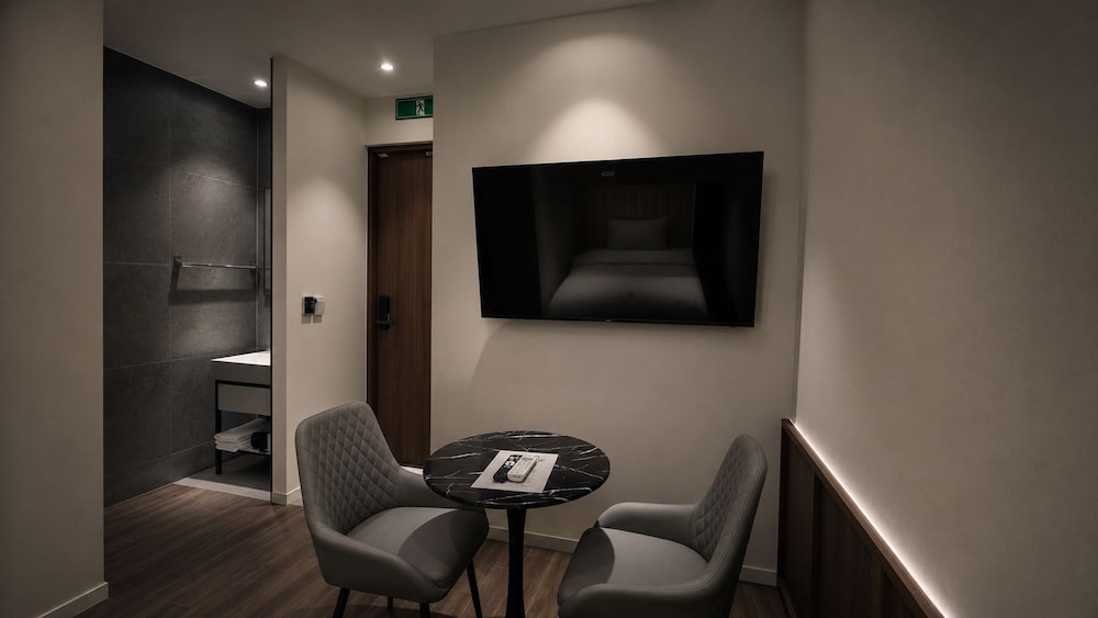 648 Hotel 45/57