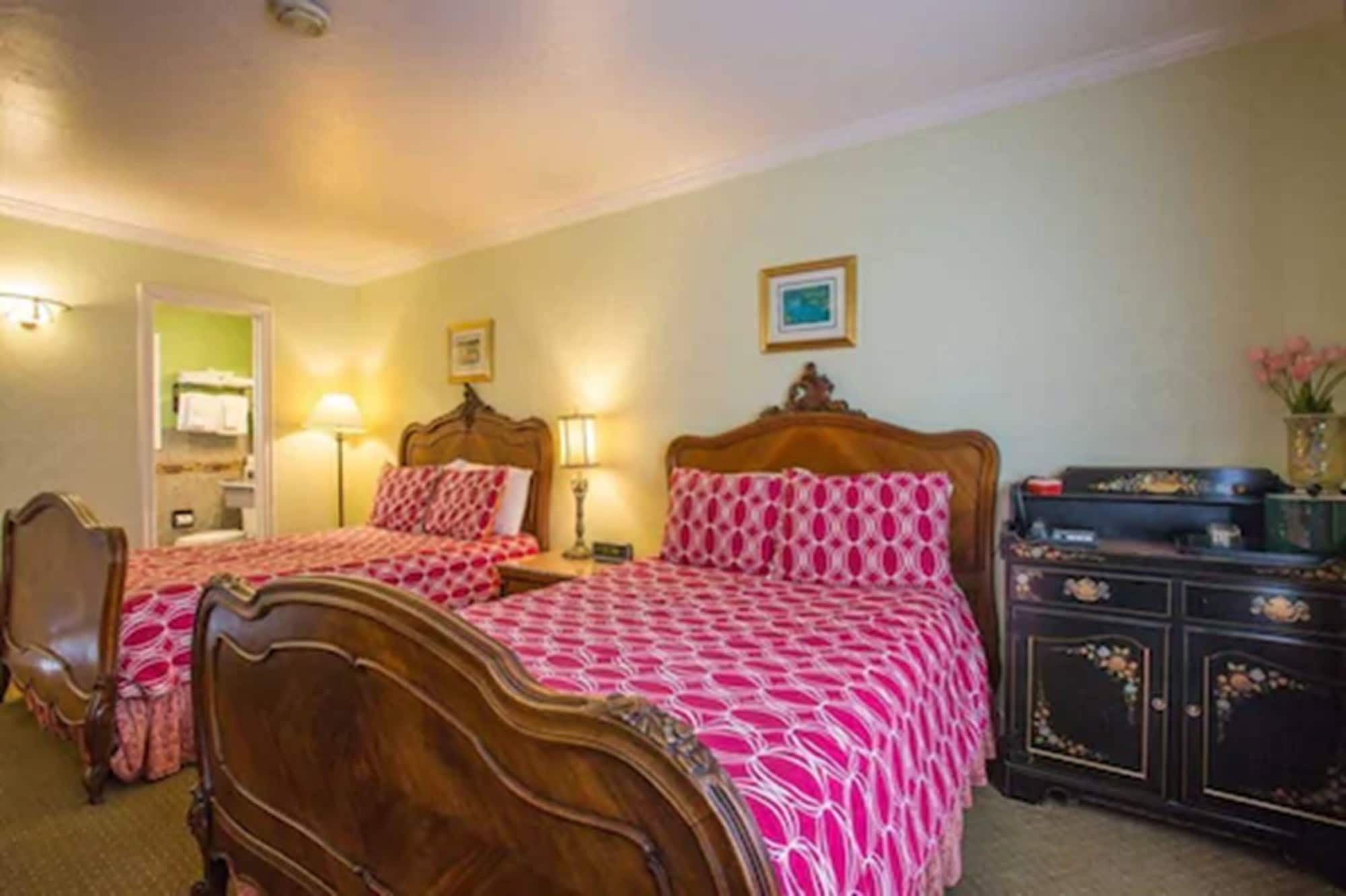 ROOM, 2 DOUBLE BEDS