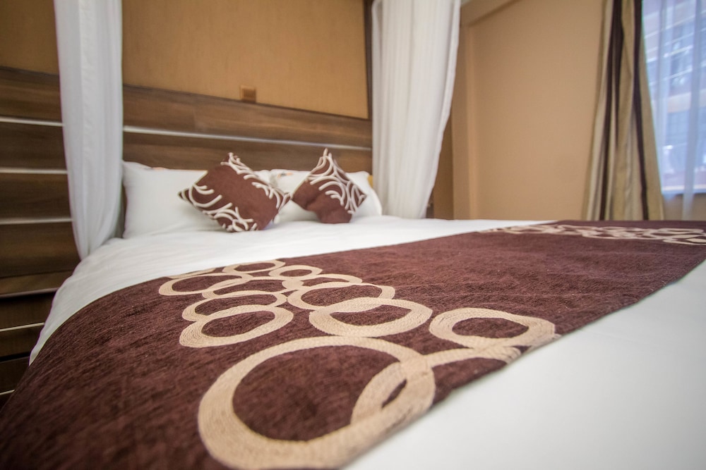 Airport Landing Hotel 20/48
