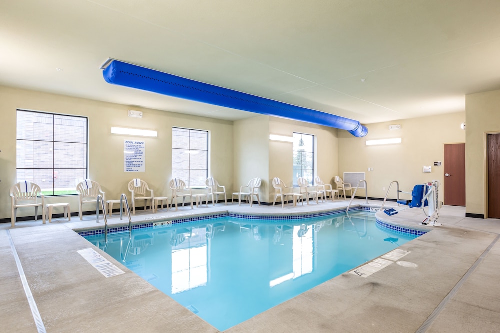 Cobblestone Hotel & Suites – Stevens Point 2/55