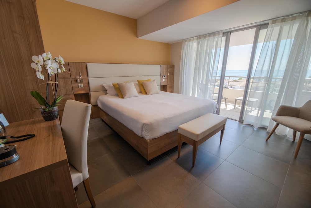Hotel Port Toga 23/62